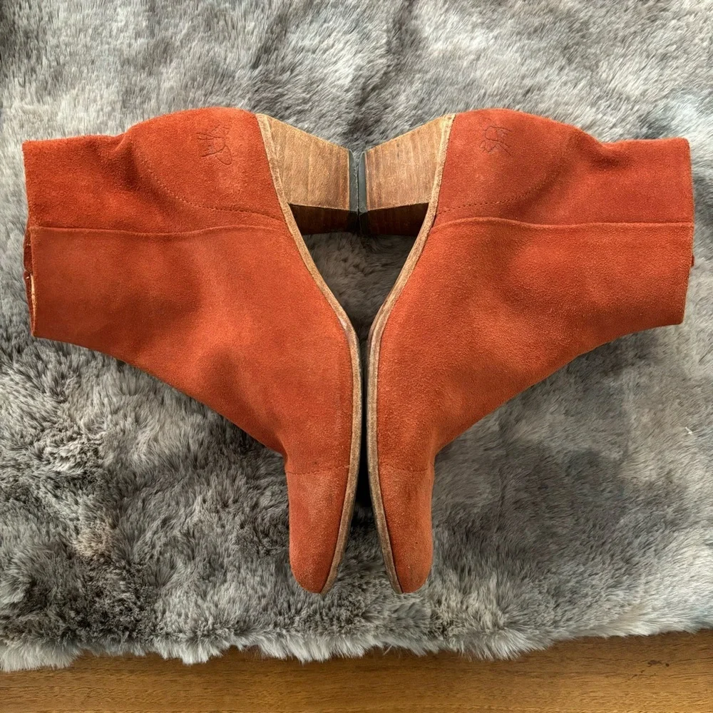 JOHN FLUEVOG Milla Ankle Boot Rust Size 8 Suede Bootie